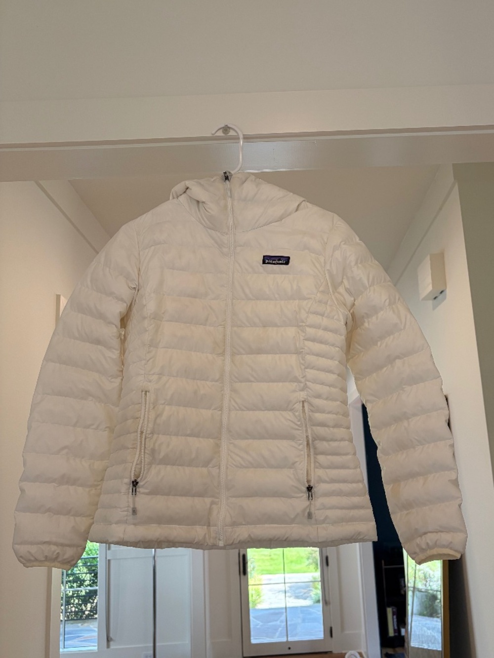 Patagonia Women’s Down Sweater Hoody Birch White, Small
